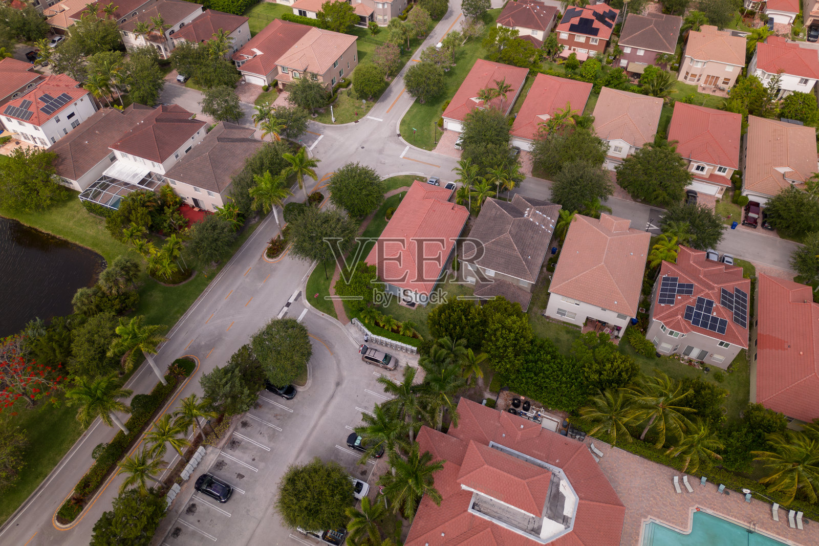 佛罗里达州的社区。迈阿密的豪宅。现代家庭照片摄影图片