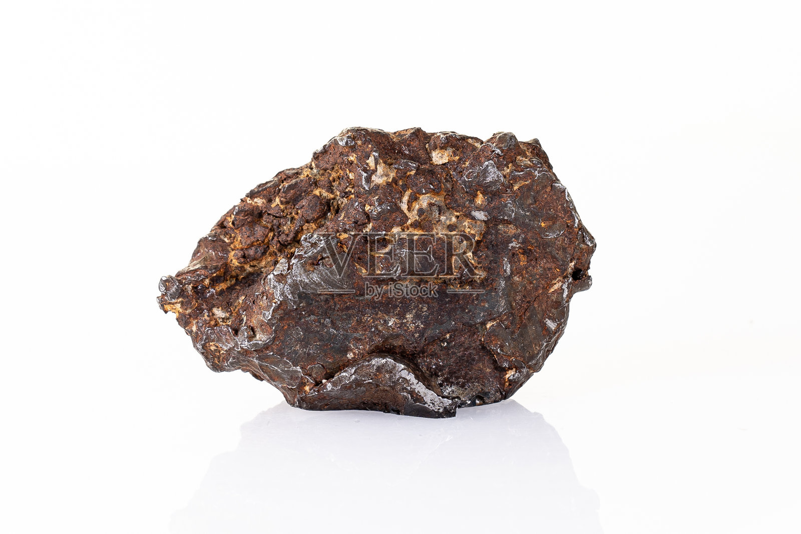 L型球粒陨石是孤立的，在太阳系早期形成于外层空间的一块岩石，为小行星。这颗陨石来自于撞击地球的陨石照片摄影图片