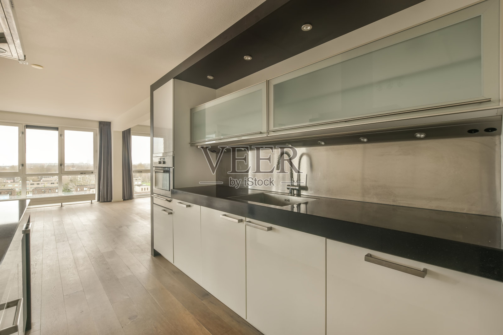 开放式厨房，白色家具照片摄影图片