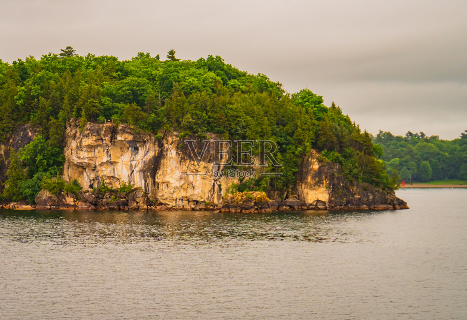 尚普兰湖海岸线照片摄影图片