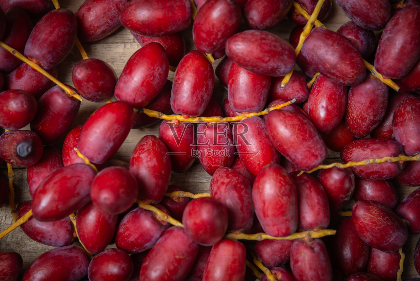 新鲜的红枣椰树(凤凰dactylifera)可以吃。照片摄影图片