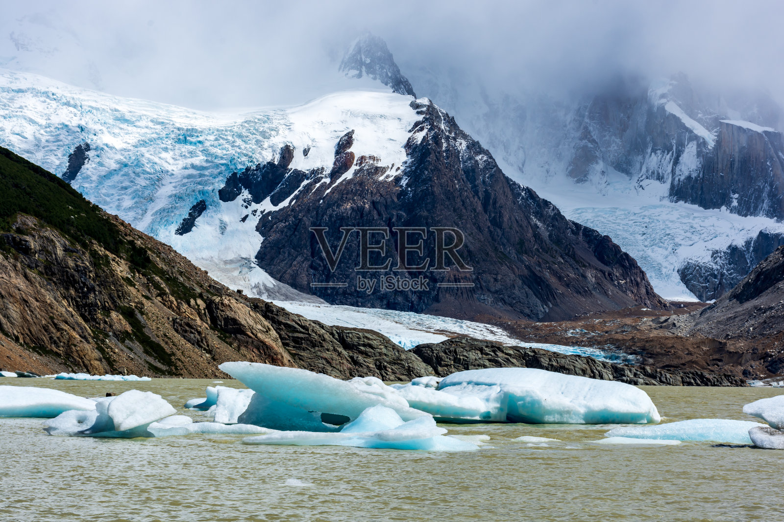 El Chalten的Torre湖照片摄影图片