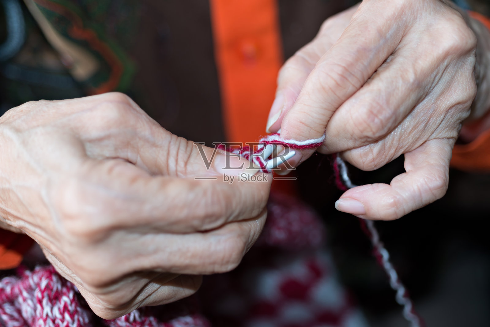 健康工作:老年人就业的治愈力量照片摄影图片