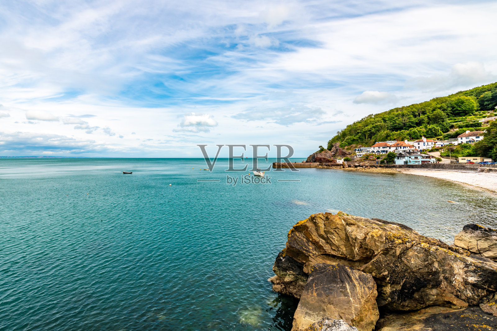 Babbacombe的岩石海岸线照片摄影图片