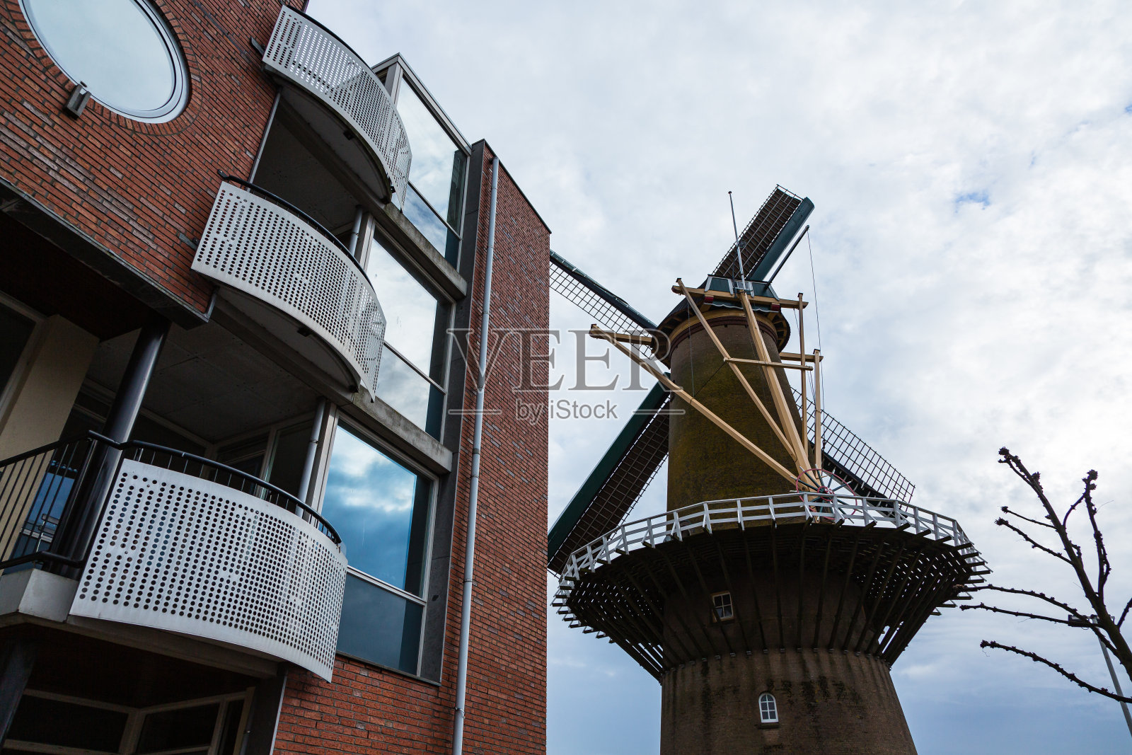 荷兰鹿特丹米登考斯港的De Distierer Ketel面粉风车照片摄影图片
