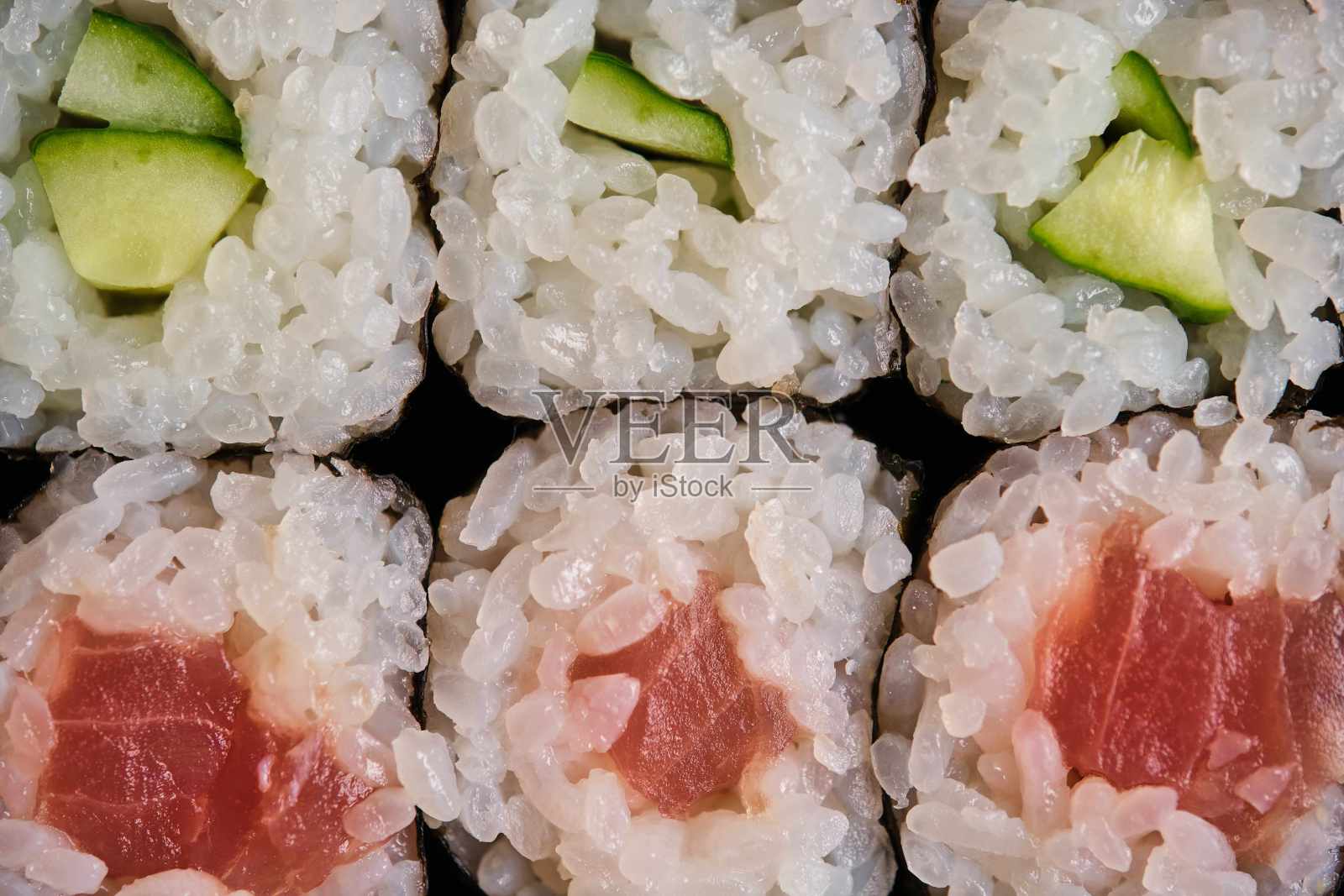 Kappa Maki和金枪鱼卷。日本寿司。照片摄影图片