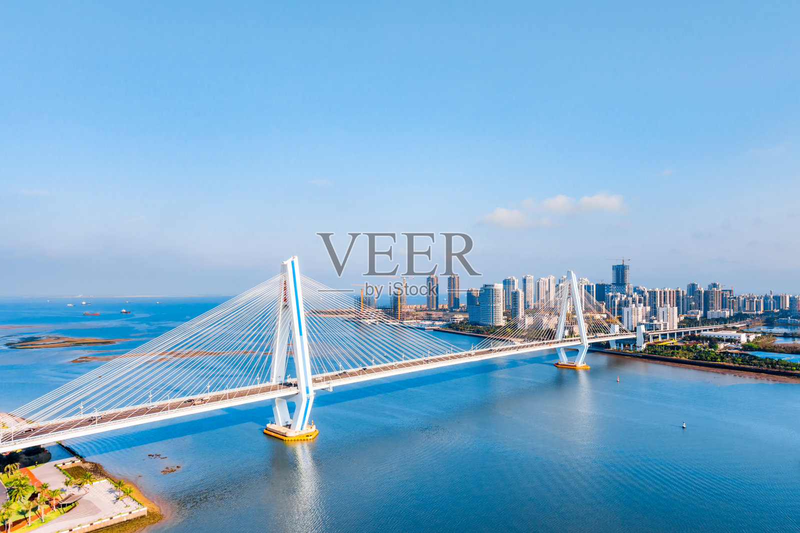 高角度观景海淀河世纪桥，海口，中国，海南照片摄影图片