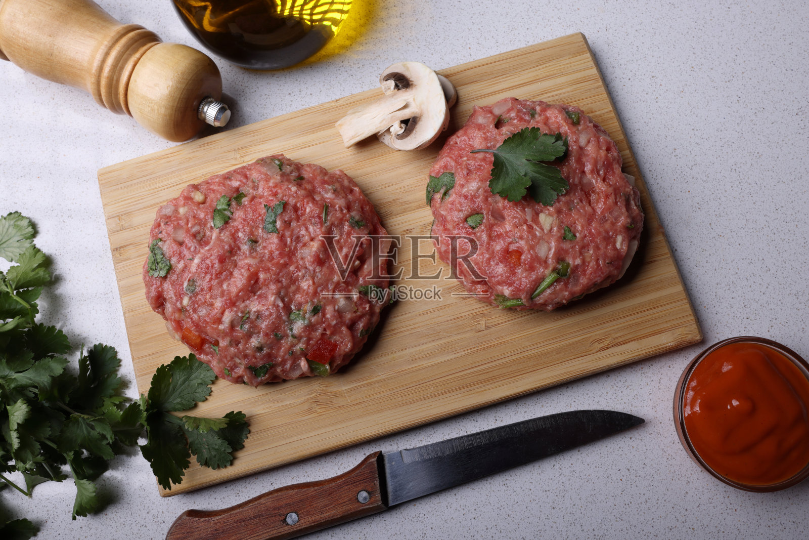 自制汉堡加调料照片摄影图片