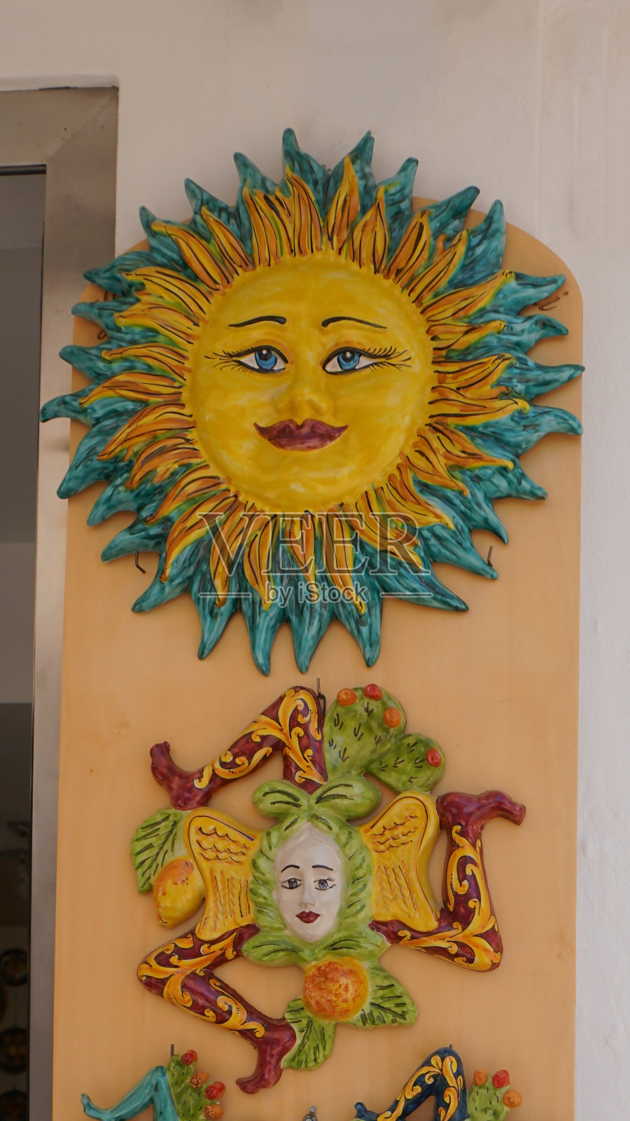 西西里传统陶瓷。盘子、碟子、碗、花瓶。意大利。西西里。巴勒莫照片摄影图片