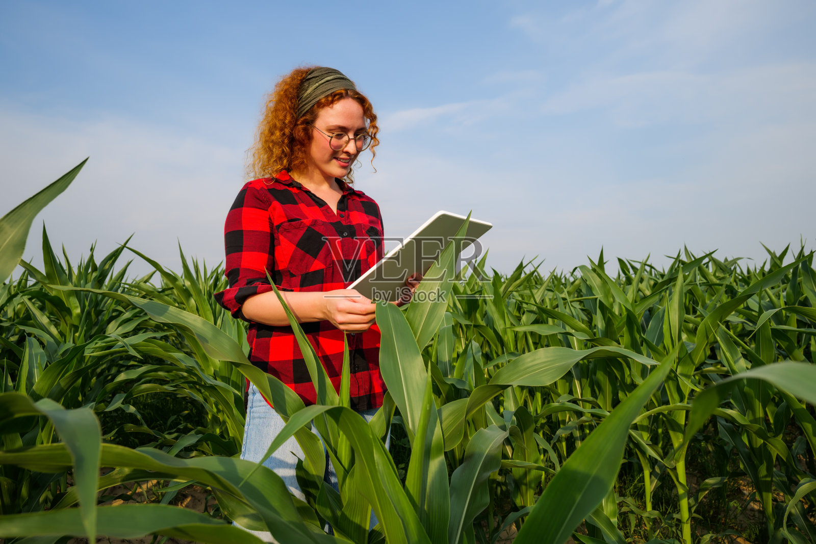 女性农民照片摄影图片