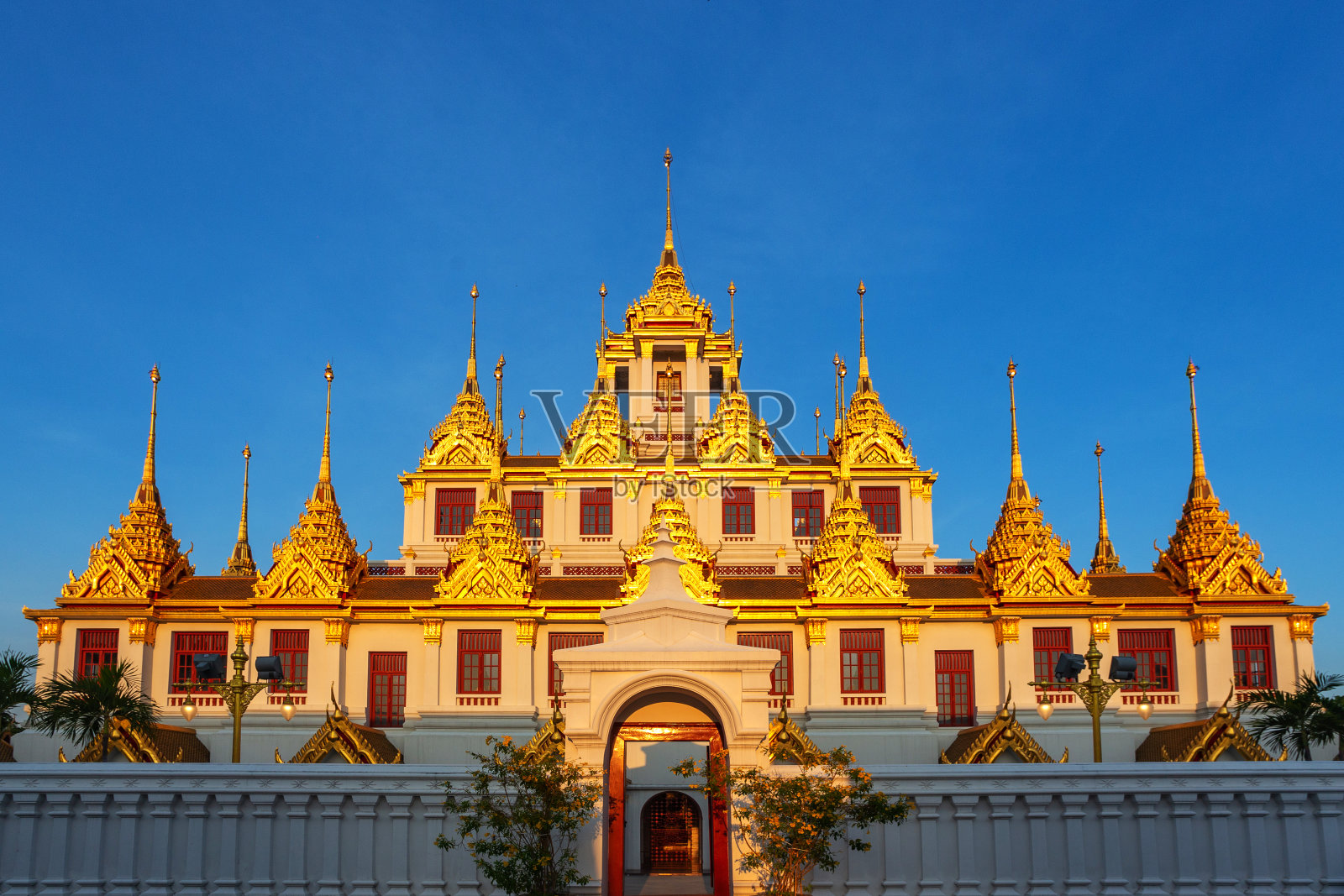 泰国曼谷Ratchanatdaram worawwihan的Lohaprasat寺庙照片摄影图片