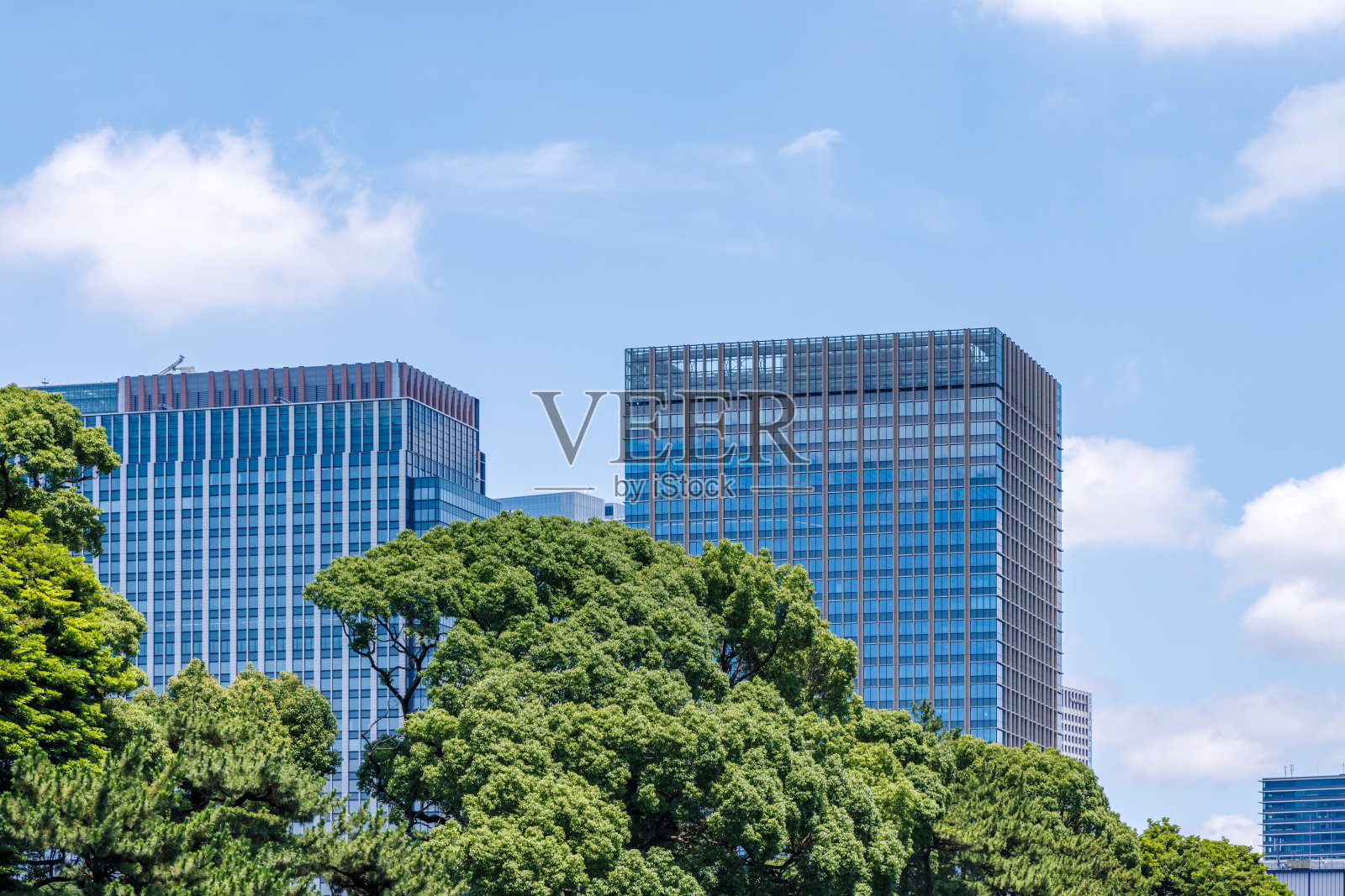 美丽的蓝天和城市建筑照片摄影图片