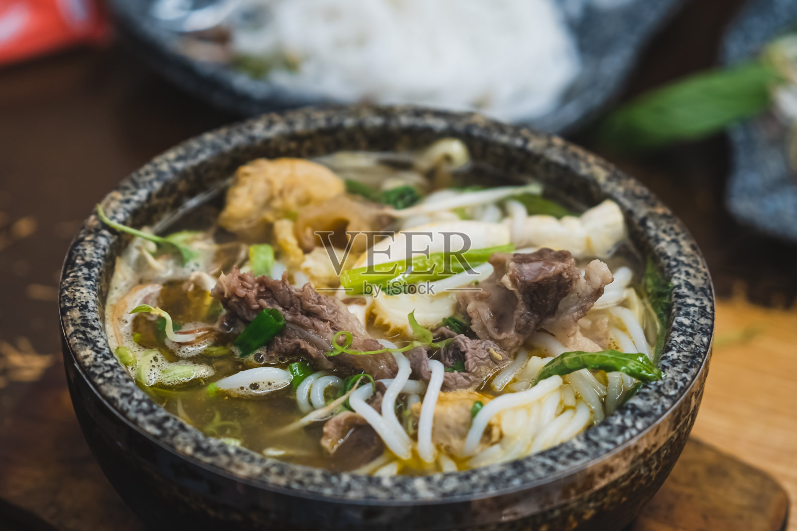 包Bo Hue，包Bo，石碗麻辣越南牛肉面照片摄影图片