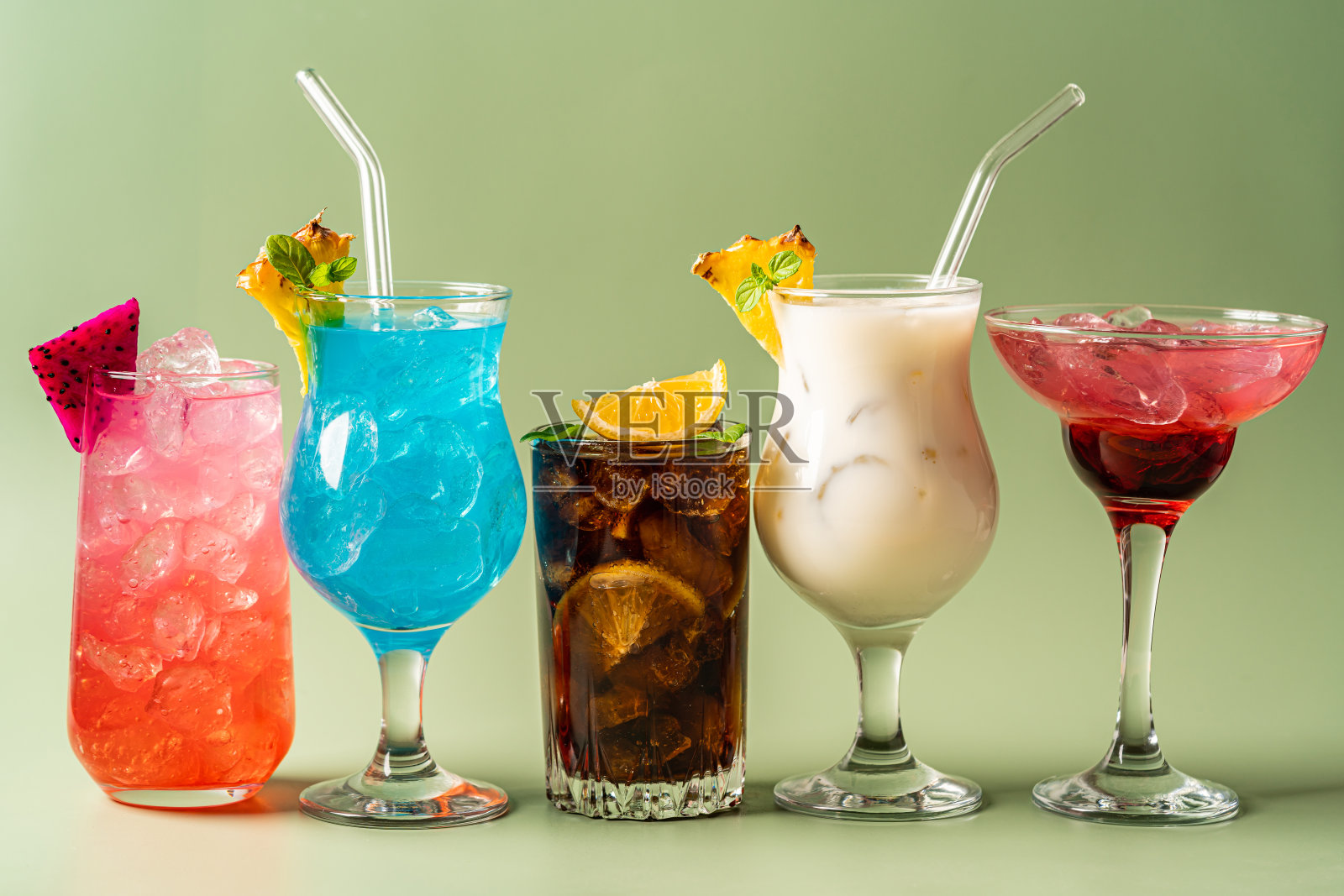 一套经典酒精鸡尾酒照片摄影图片