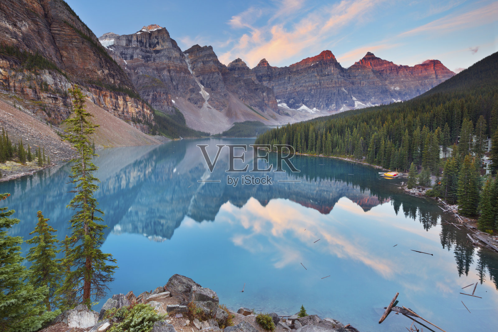 冰碛湖照片摄影图片