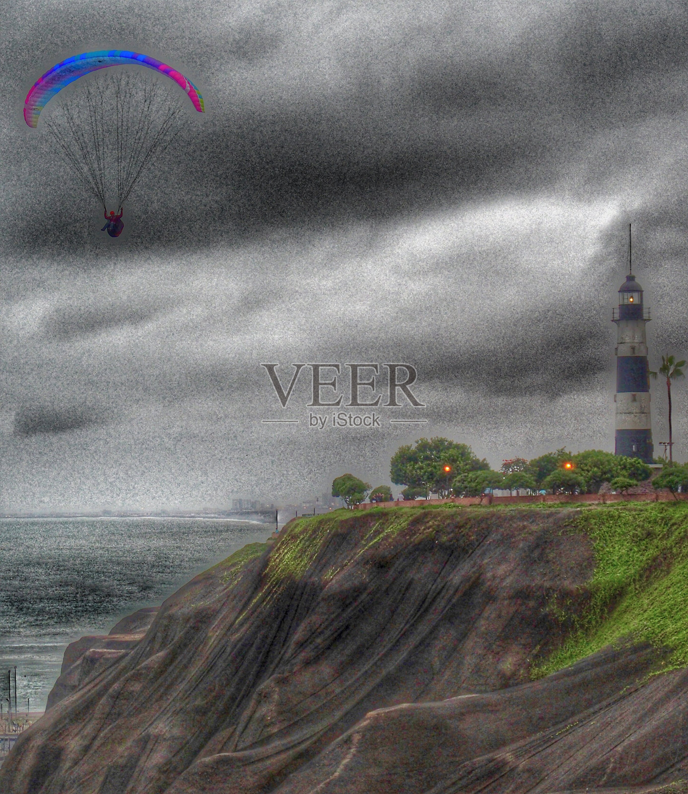 利马灯塔和帆伞运动照片摄影图片