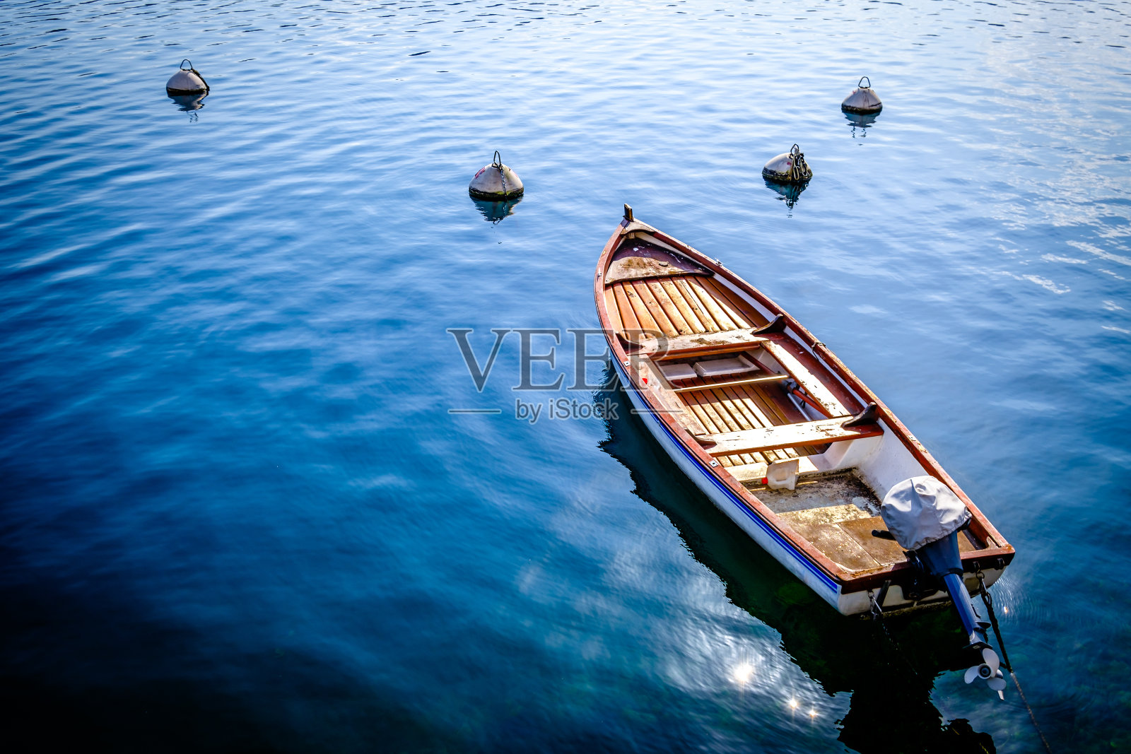 湖上典型的摩托艇照片摄影图片