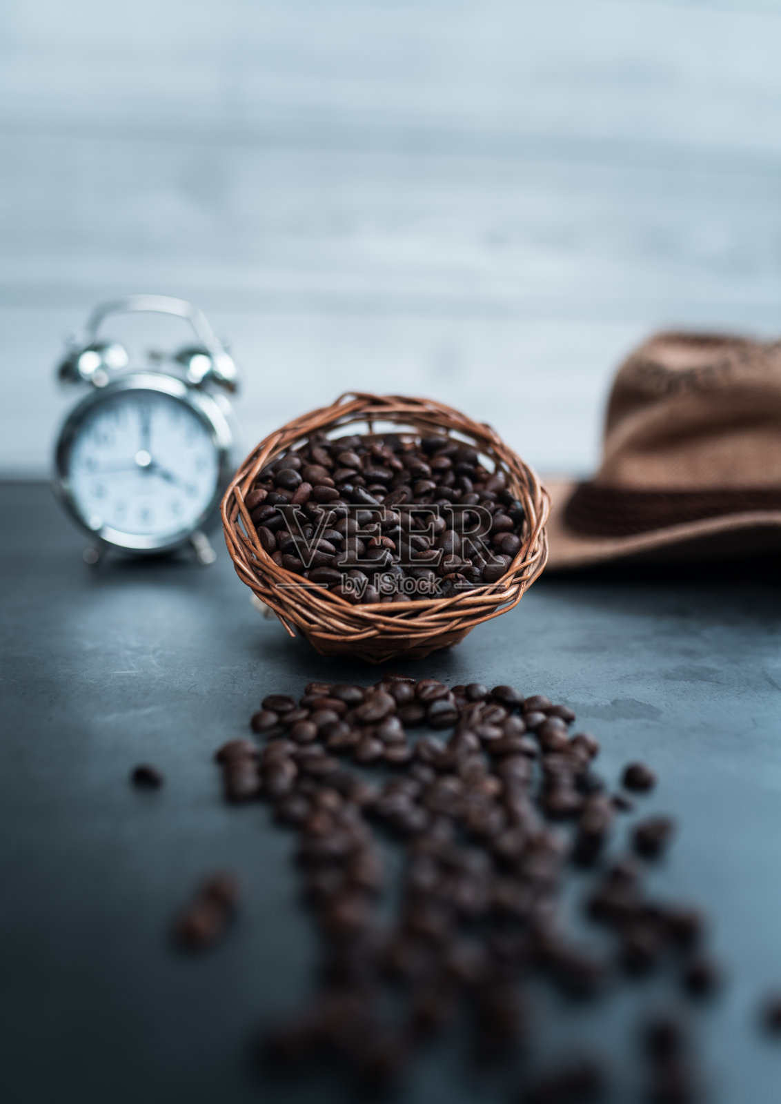 小桶里的咖啡豆照片摄影图片