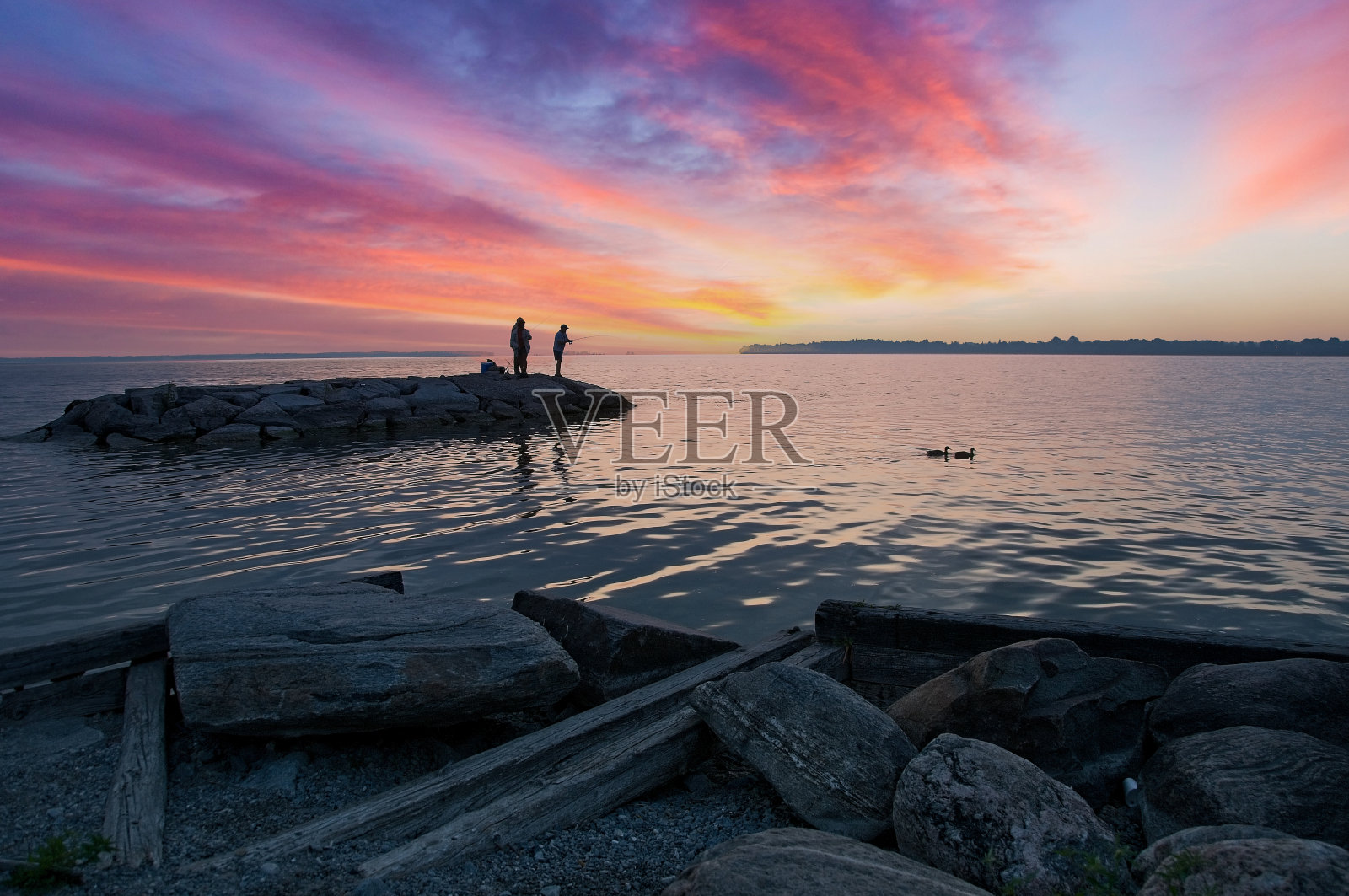 日出垂钓照片摄影图片