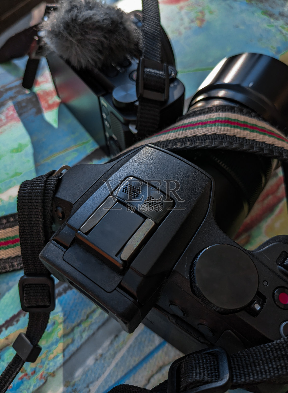 桌子上的相机特写照片摄影图片