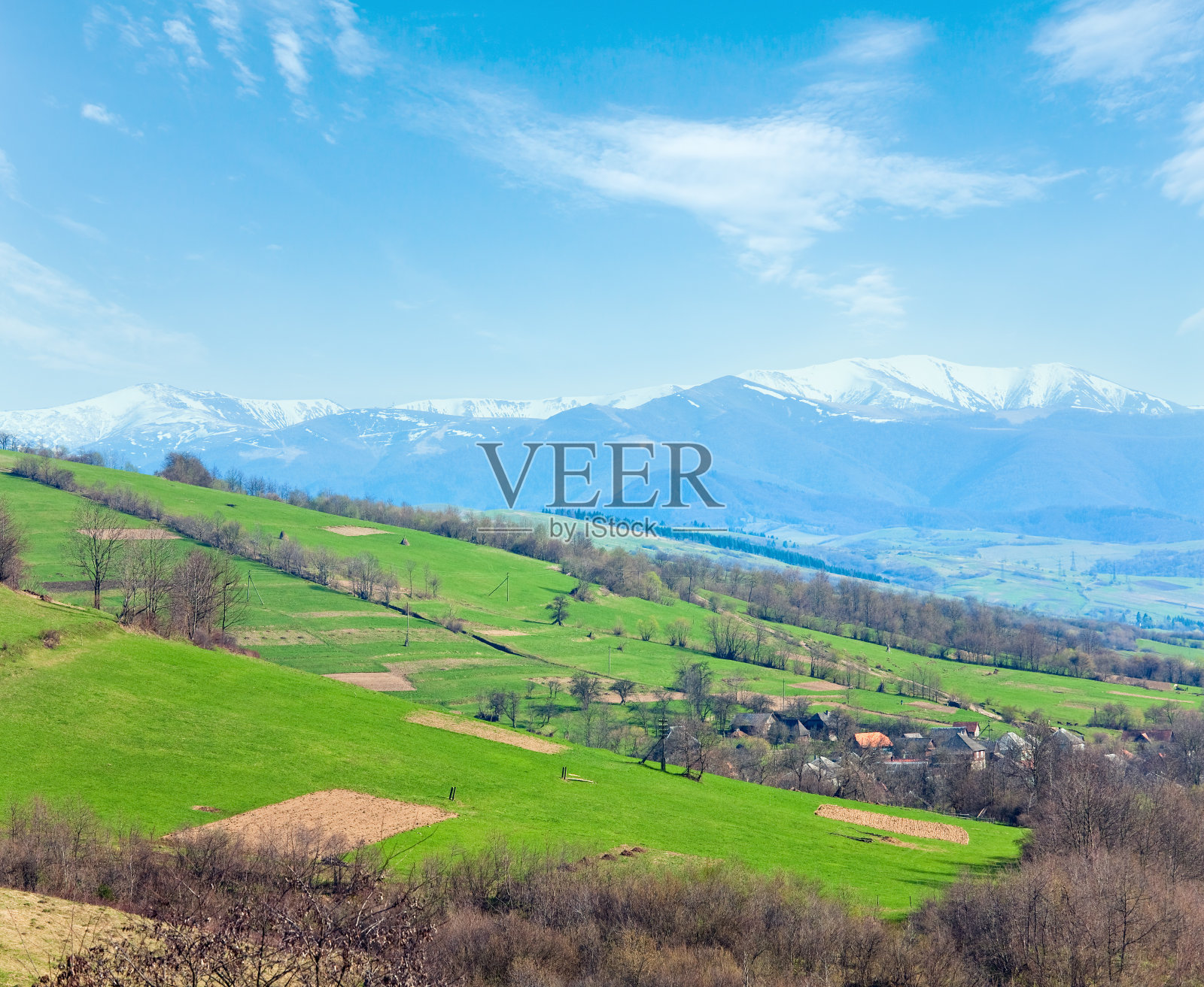 春山乡村山谷景照片摄影图片