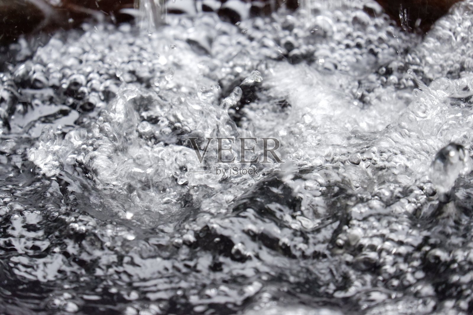 水泡模糊，有水波和湿纹照片摄影图片