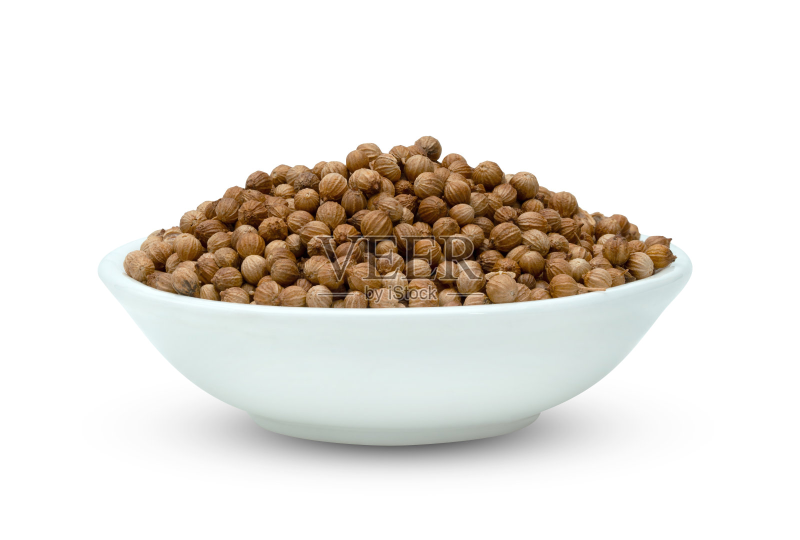 干香菜籽在陶瓷碗隔离在白色背景，包括修剪路径照片摄影图片