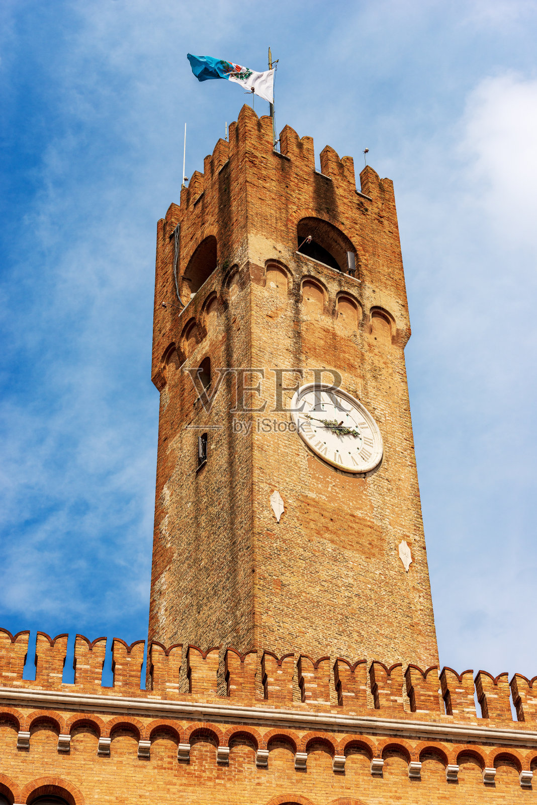 中世纪城市塔在特雷维索市中心-威尼托意大利欧洲照片摄影图片