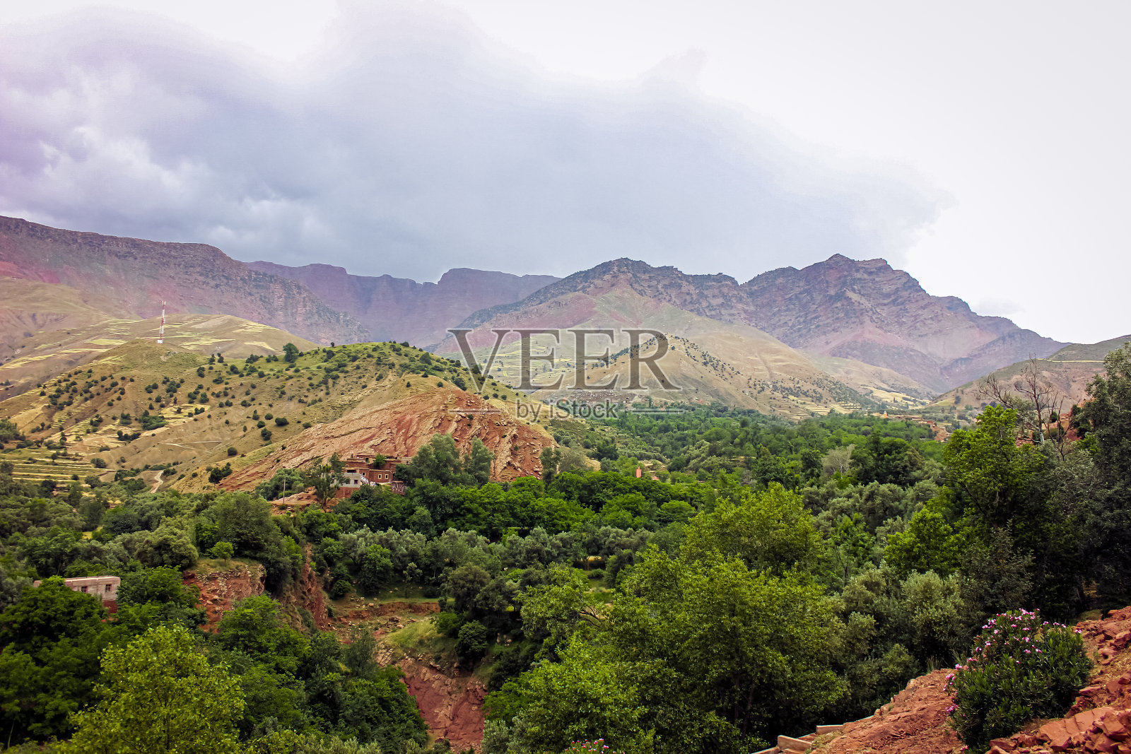 摩洛哥的高阿特拉斯山脉，艾特阿布蒂，靠近欧里卡照片摄影图片