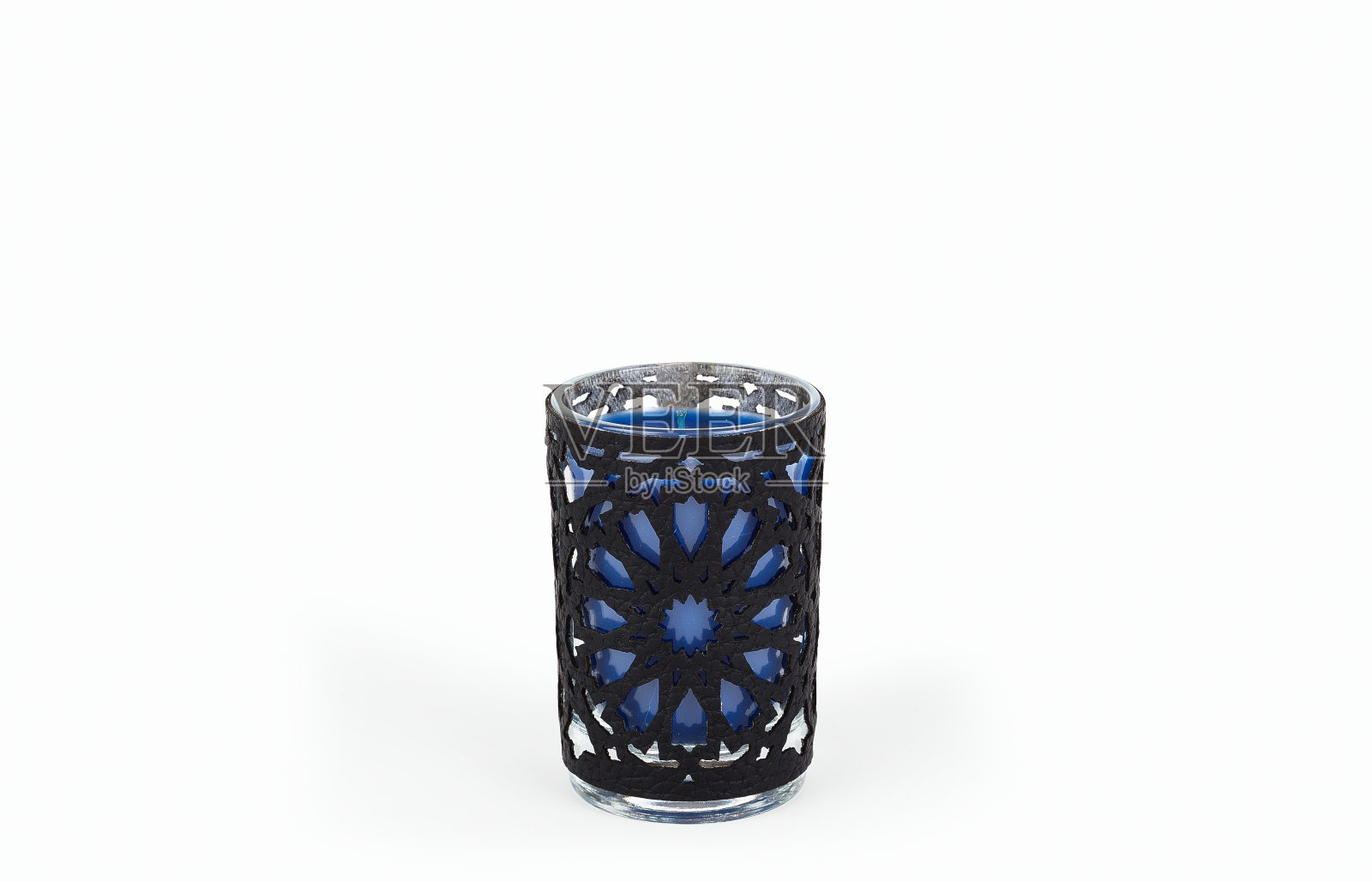 玻璃烛台孤立的白色背景与剪辑路径。照片摄影图片