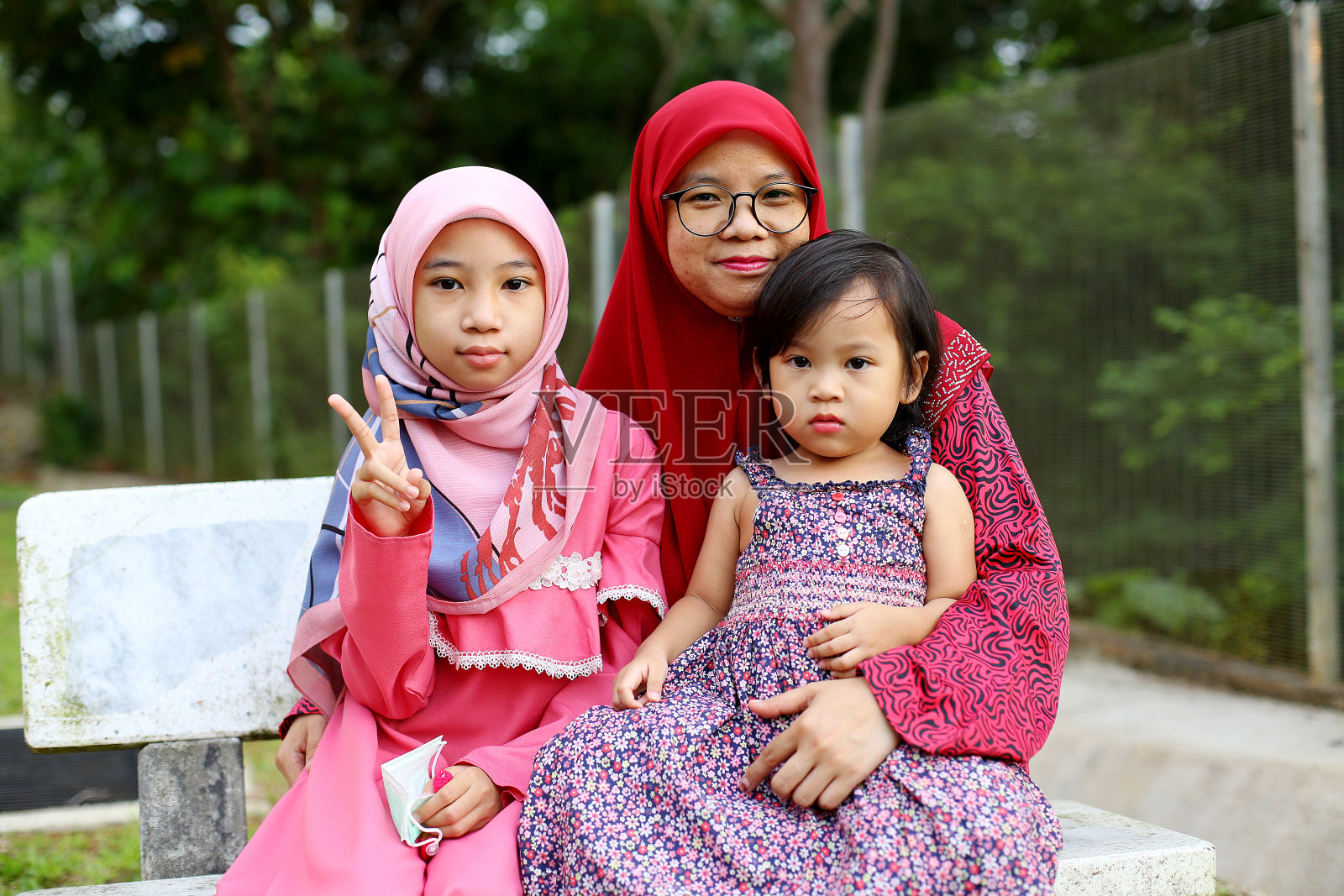 穆斯林家庭照片摄影图片