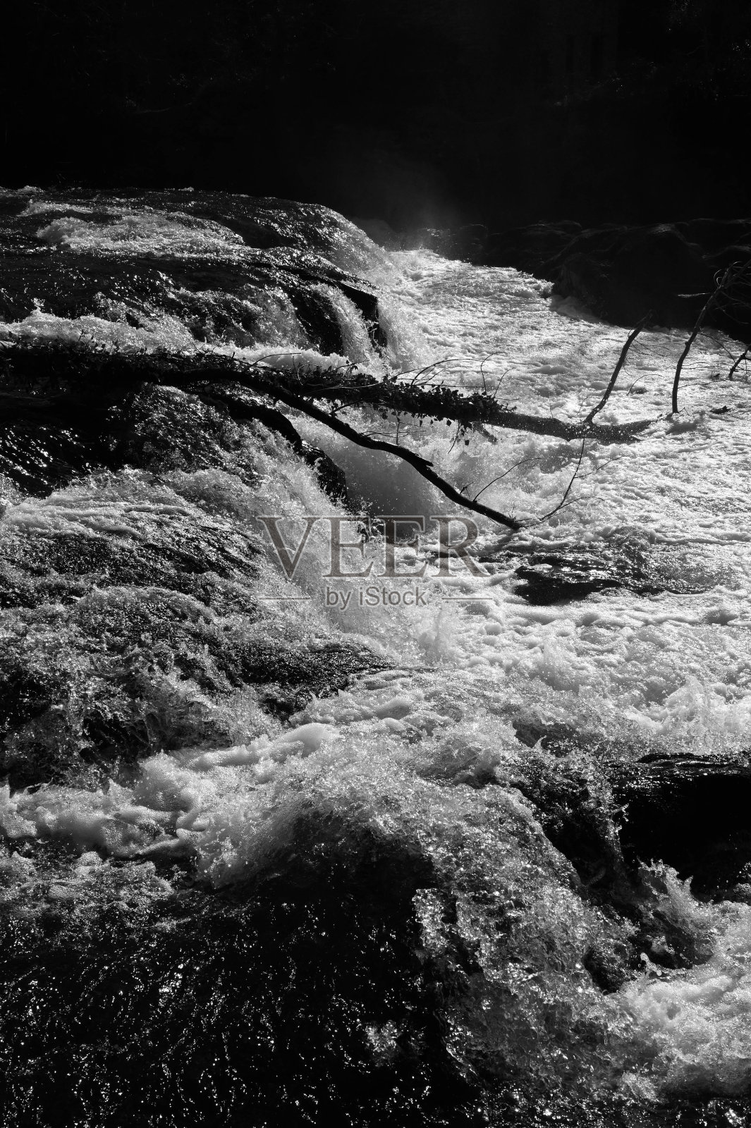 黑白瀑布照片摄影图片
