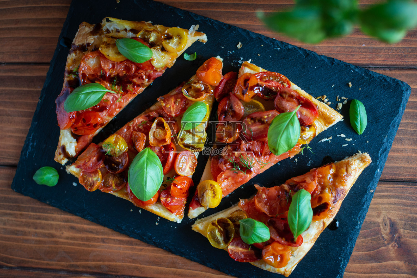 番茄酥皮挞照片摄影图片