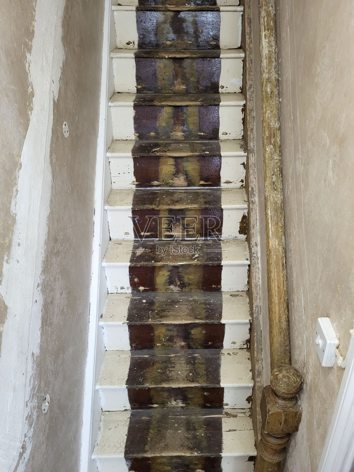 室内家用楼梯-老式的。照片摄影图片