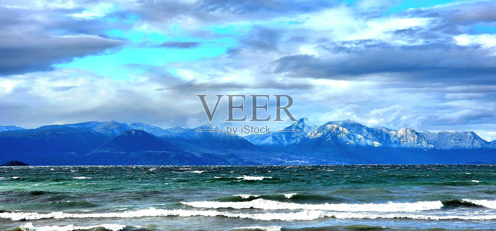 的火山湖照片摄影图片