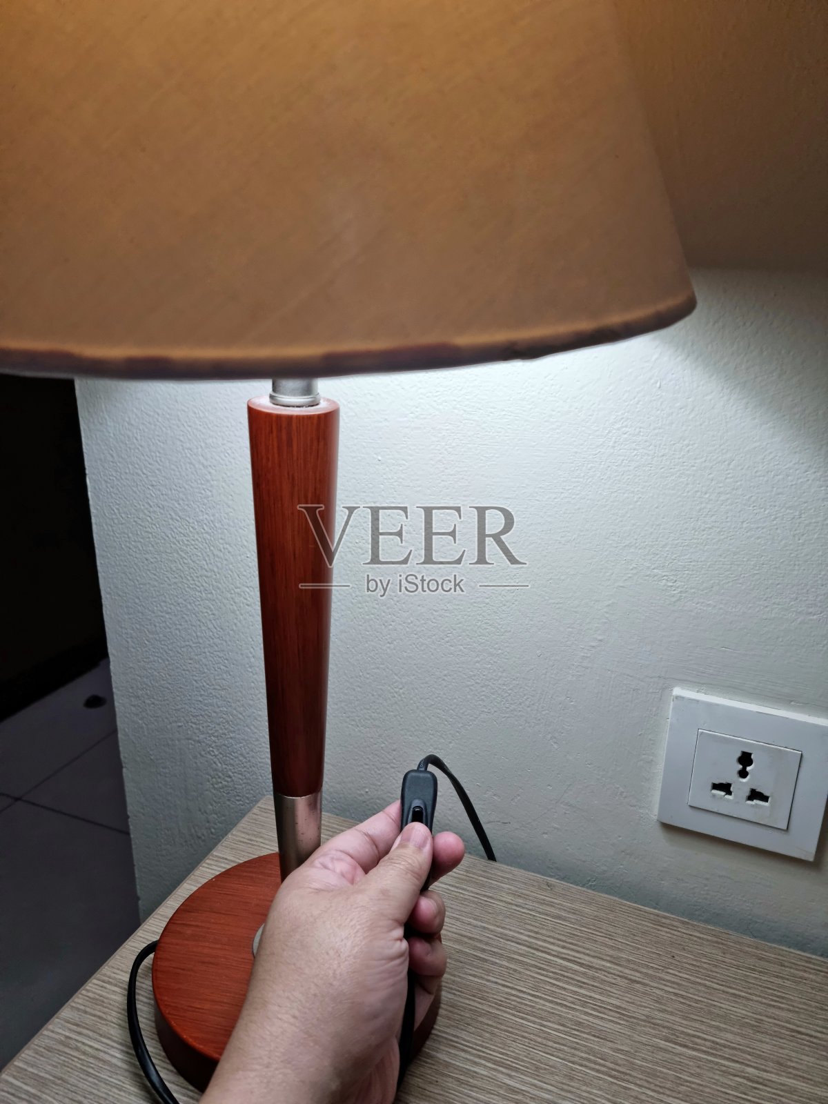 打开灯照片摄影图片