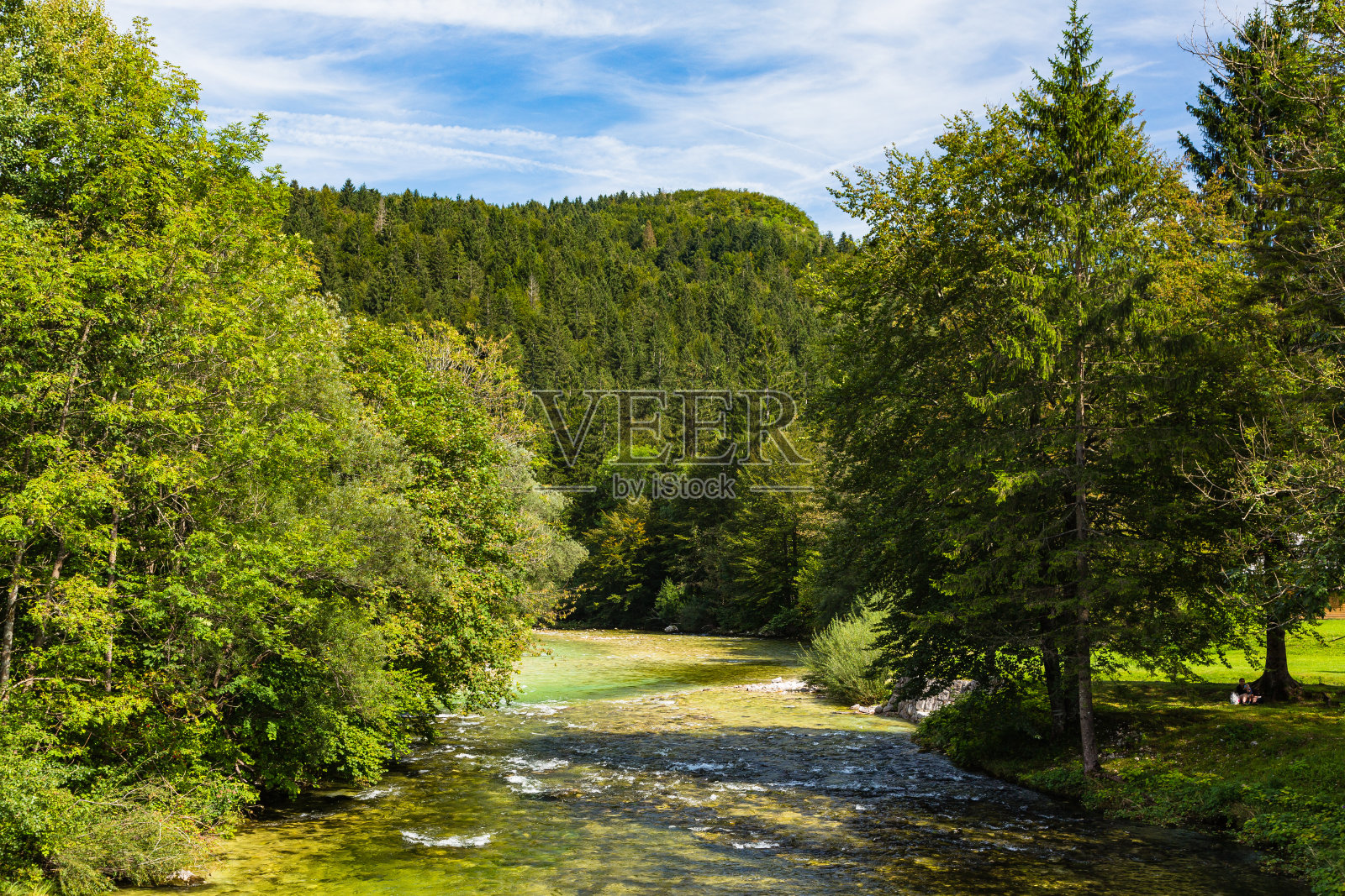 萨瓦·博欣卡与斯洛文尼亚的博欣吉湖相连照片摄影图片