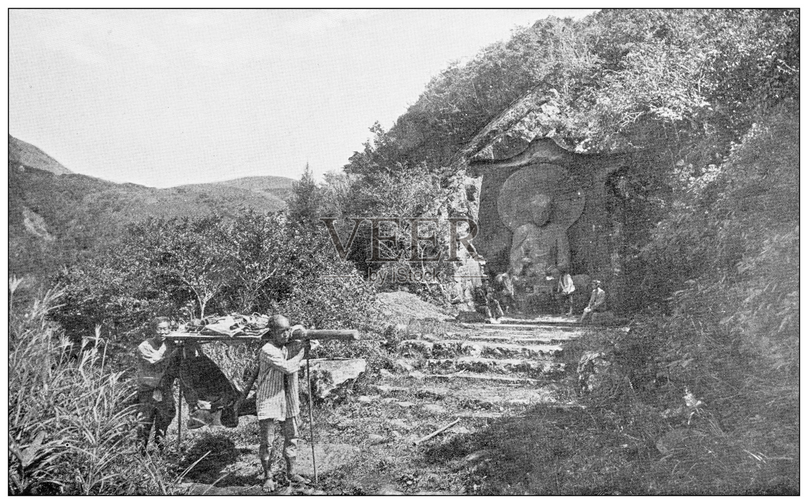 古老的日本旅行照片:自然的雕像插画图片素材