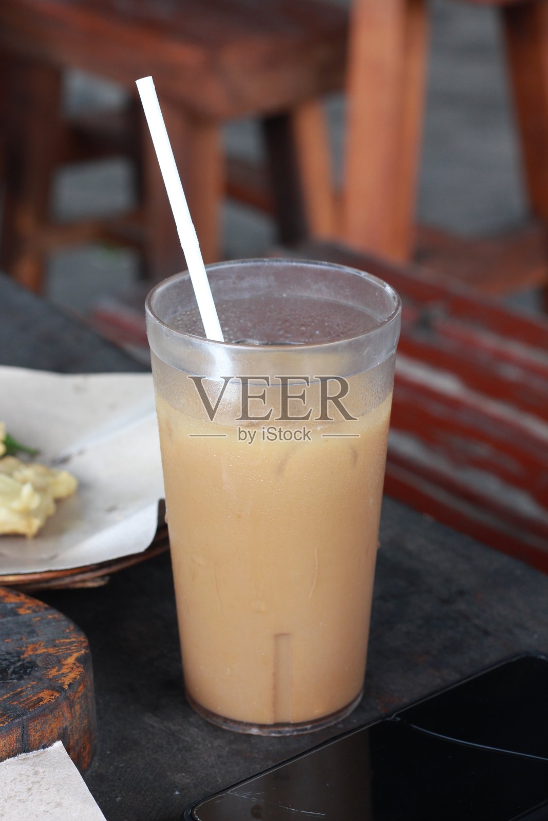 一杯冰咖啡牛奶照片摄影图片