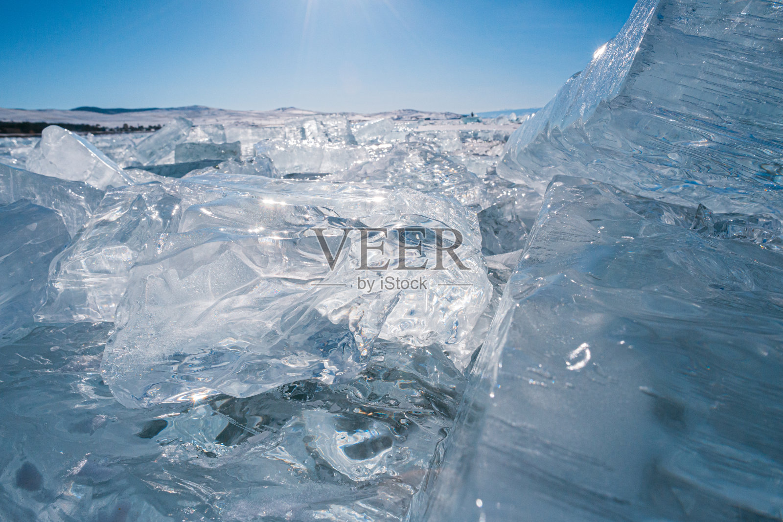 冬季贝加尔湖的冰面照片摄影图片