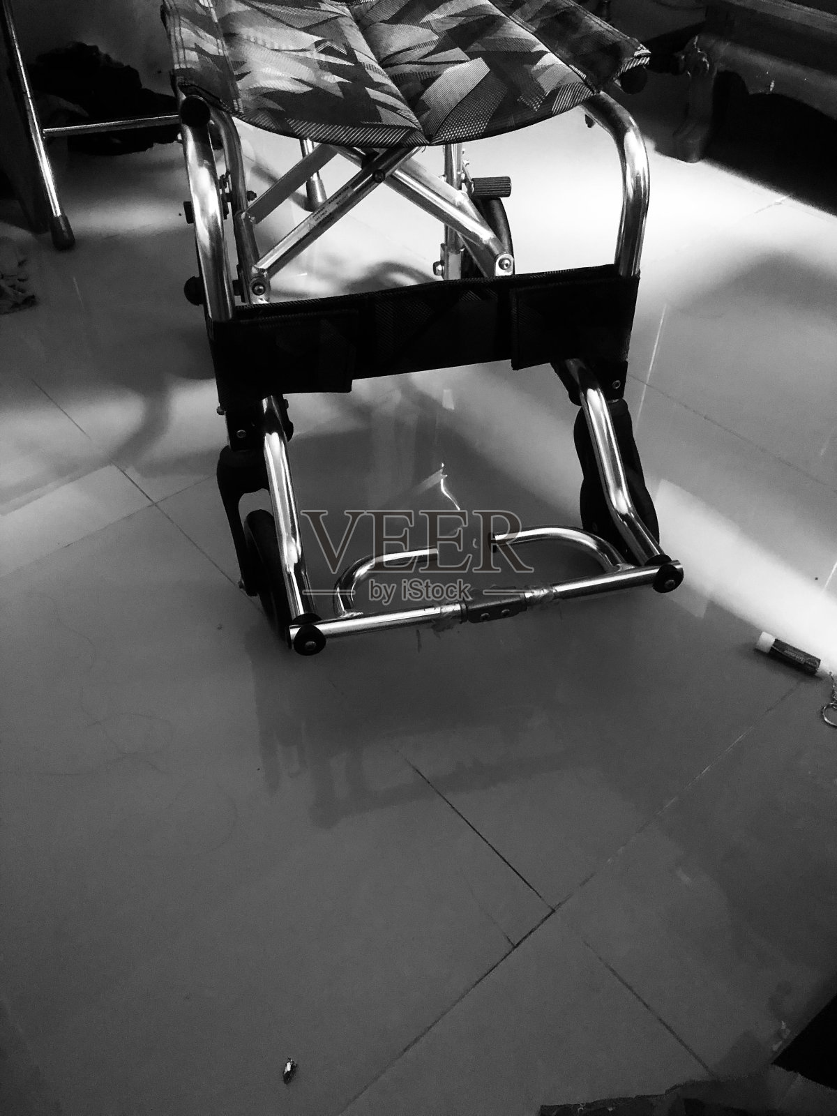 黑白相间的轮椅照片摄影图片