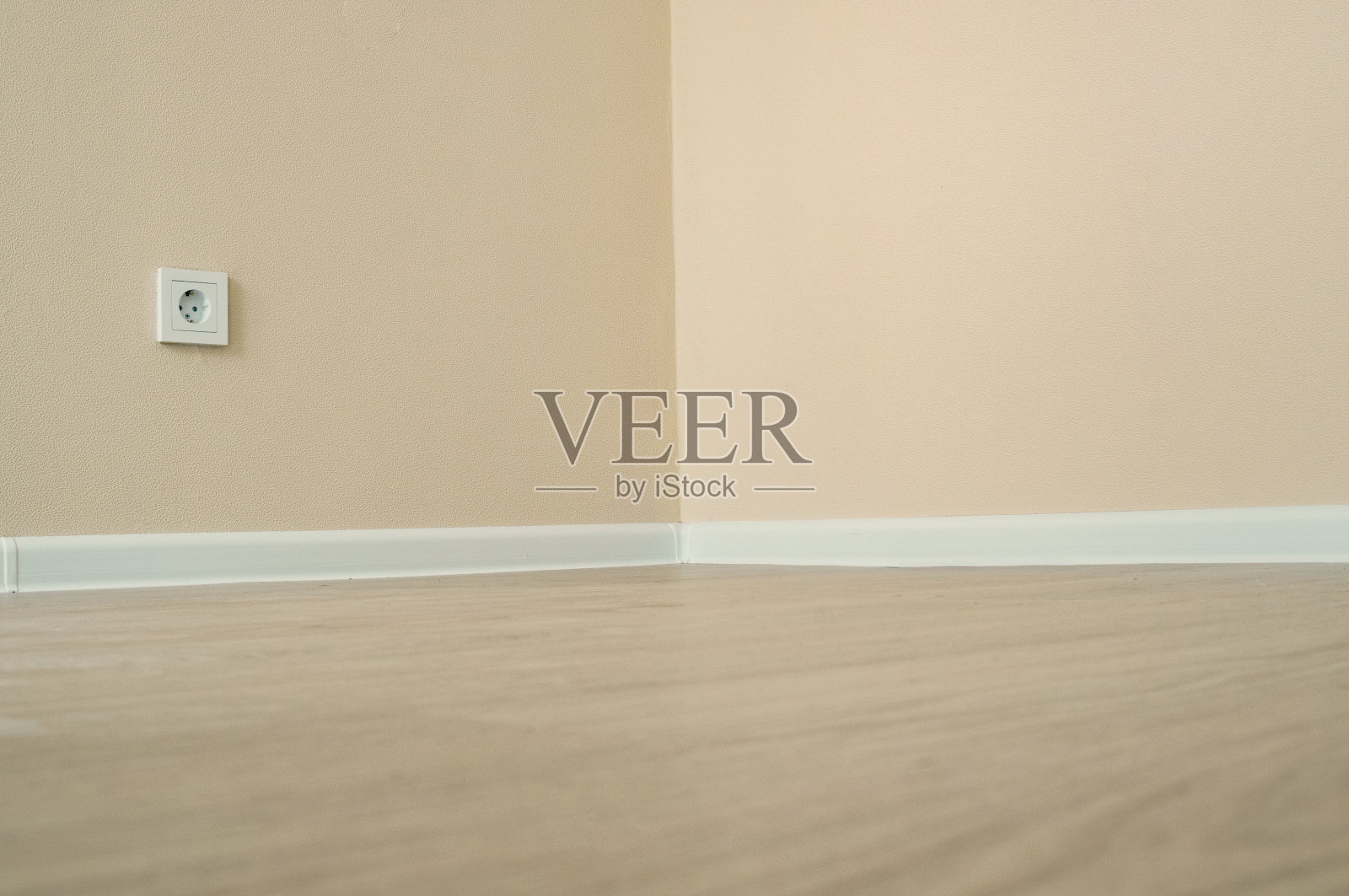 在空荡荡的客厅里可以看到地板和墙壁照片摄影图片