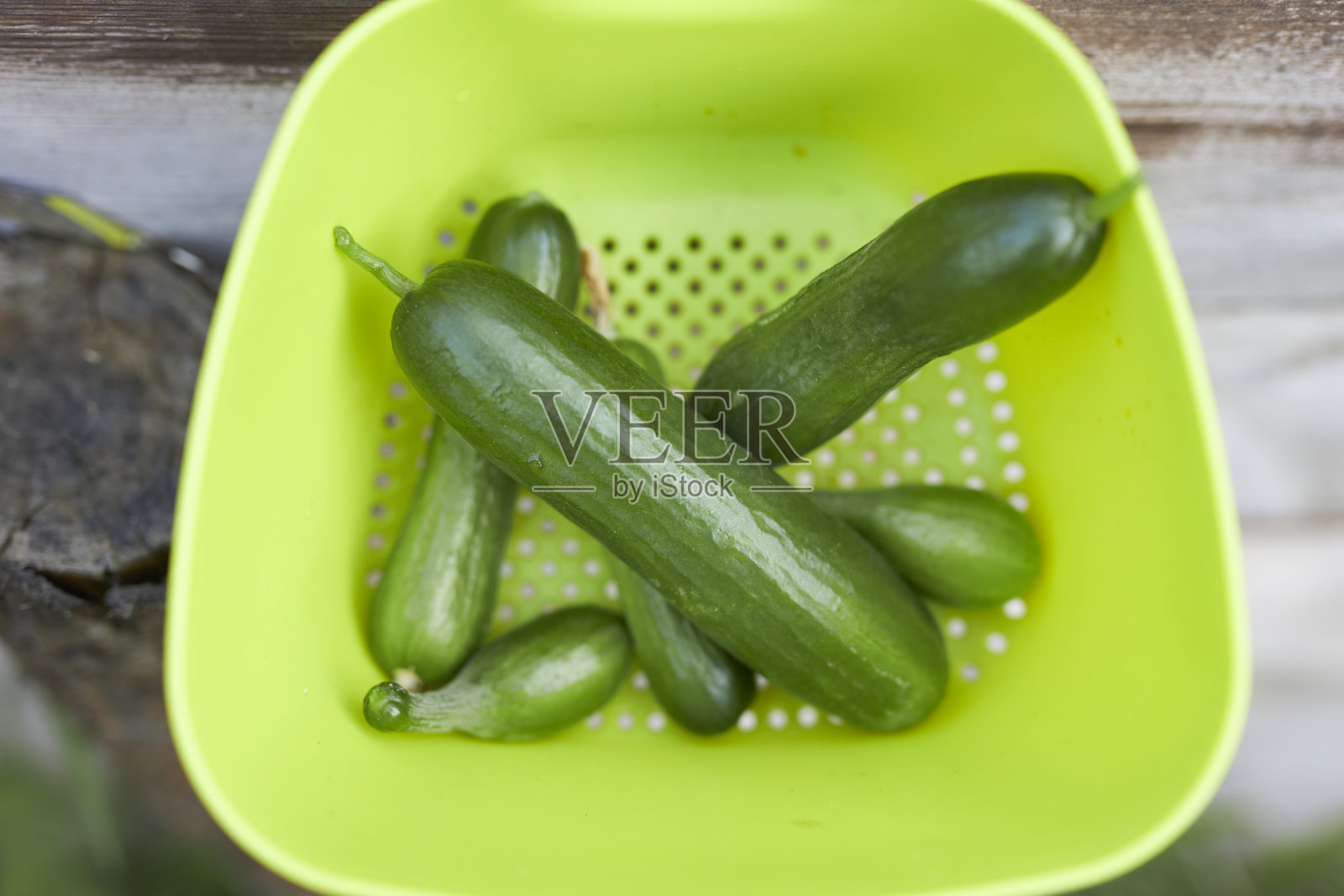 篮子里的黄瓜照片摄影图片