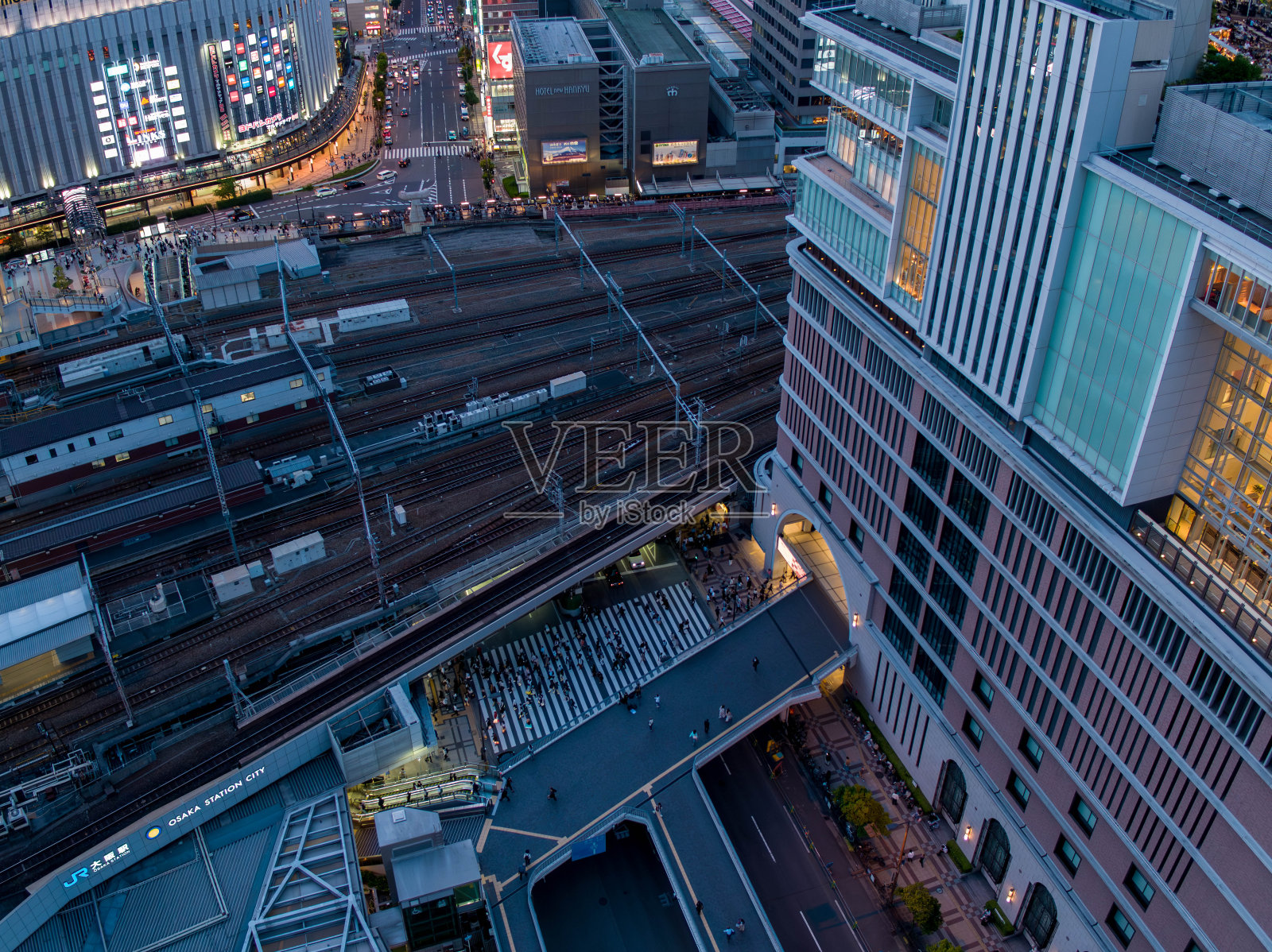 大阪梅田的傍晚。鸟瞰图照片摄影图片