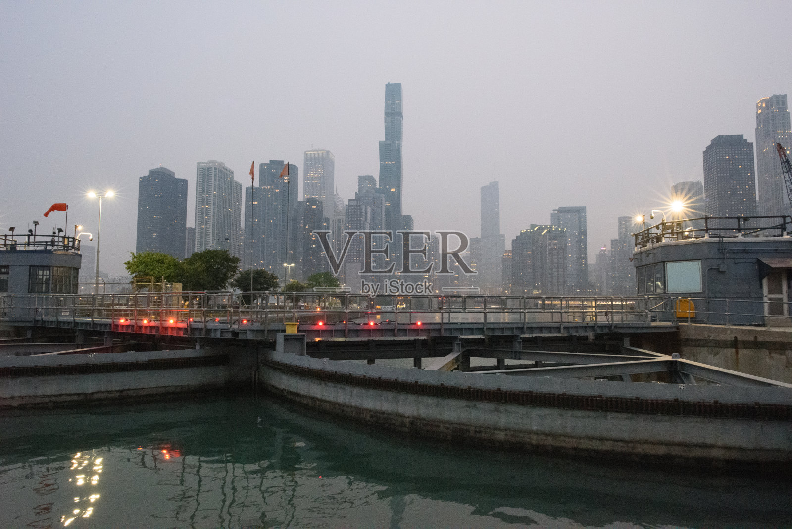 芝加哥港口船闸向芝加哥河开放照片摄影图片