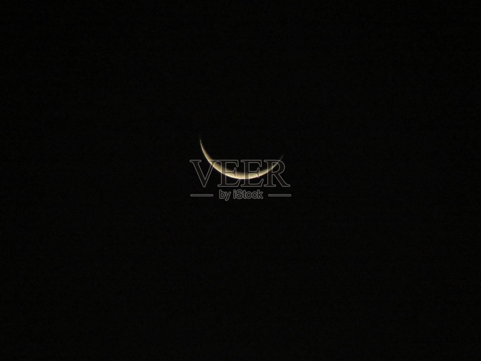 半月和蓝天的背景照片摄影图片