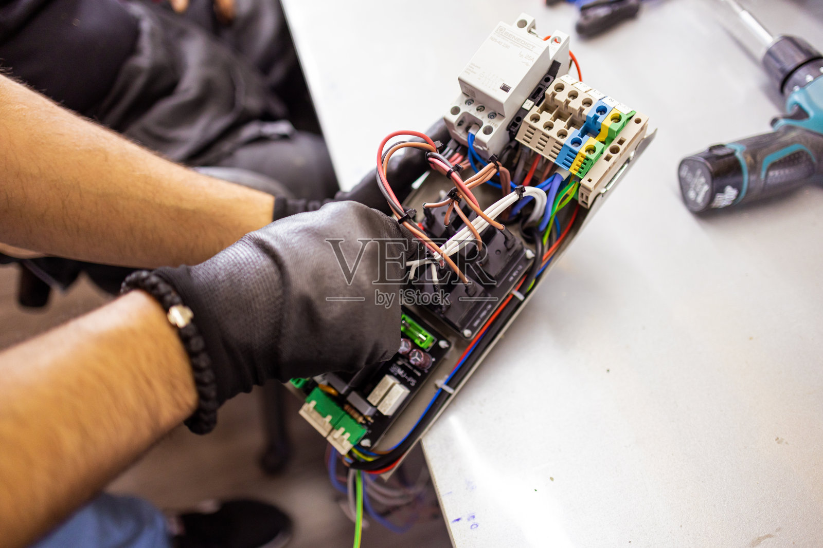 勤杂工修理装置照片摄影图片