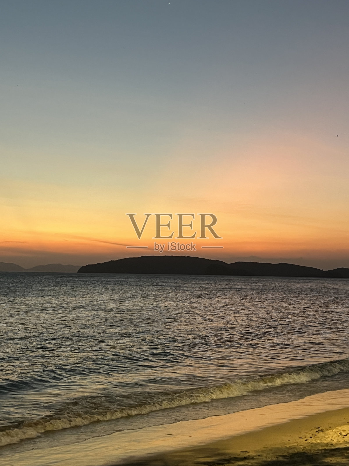 泰国甲米Nopharat Thara海滩。
泰国半岛上令人惊叹的美丽海滩。照片摄影图片