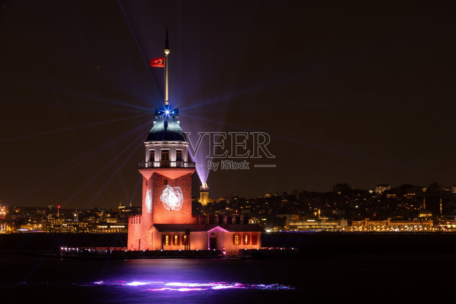 少女的塔。照片摄影图片