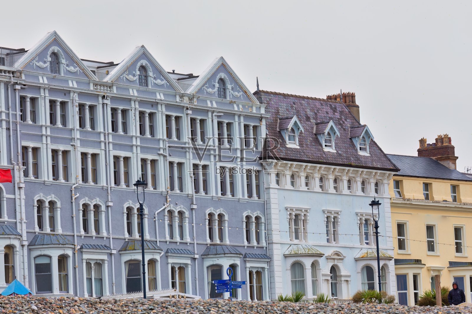 彩色海滨联排别墅的立面照片摄影图片